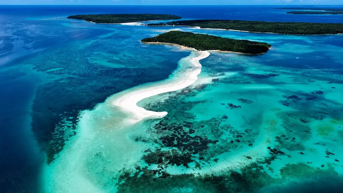 Laut dan matahari terbenam di Kepulauan Kei